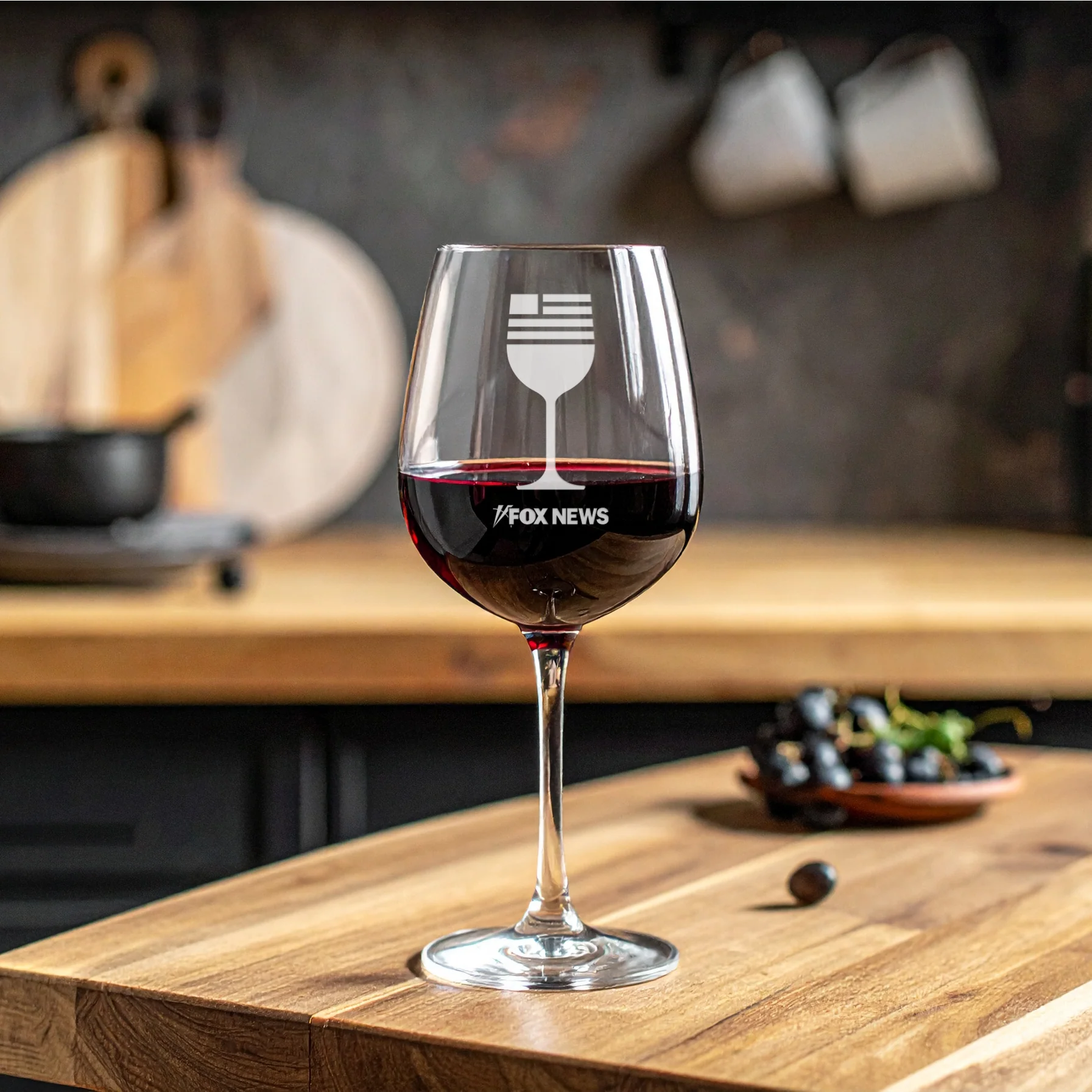 907-fox-news-engraved-wine-glass-1.webp FOX News Engraved Wine Glass